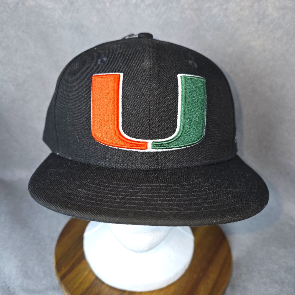 University of miam Football Fitted, NEW SIZE 7 1/4 fanaticefitted Hat.ball Cap